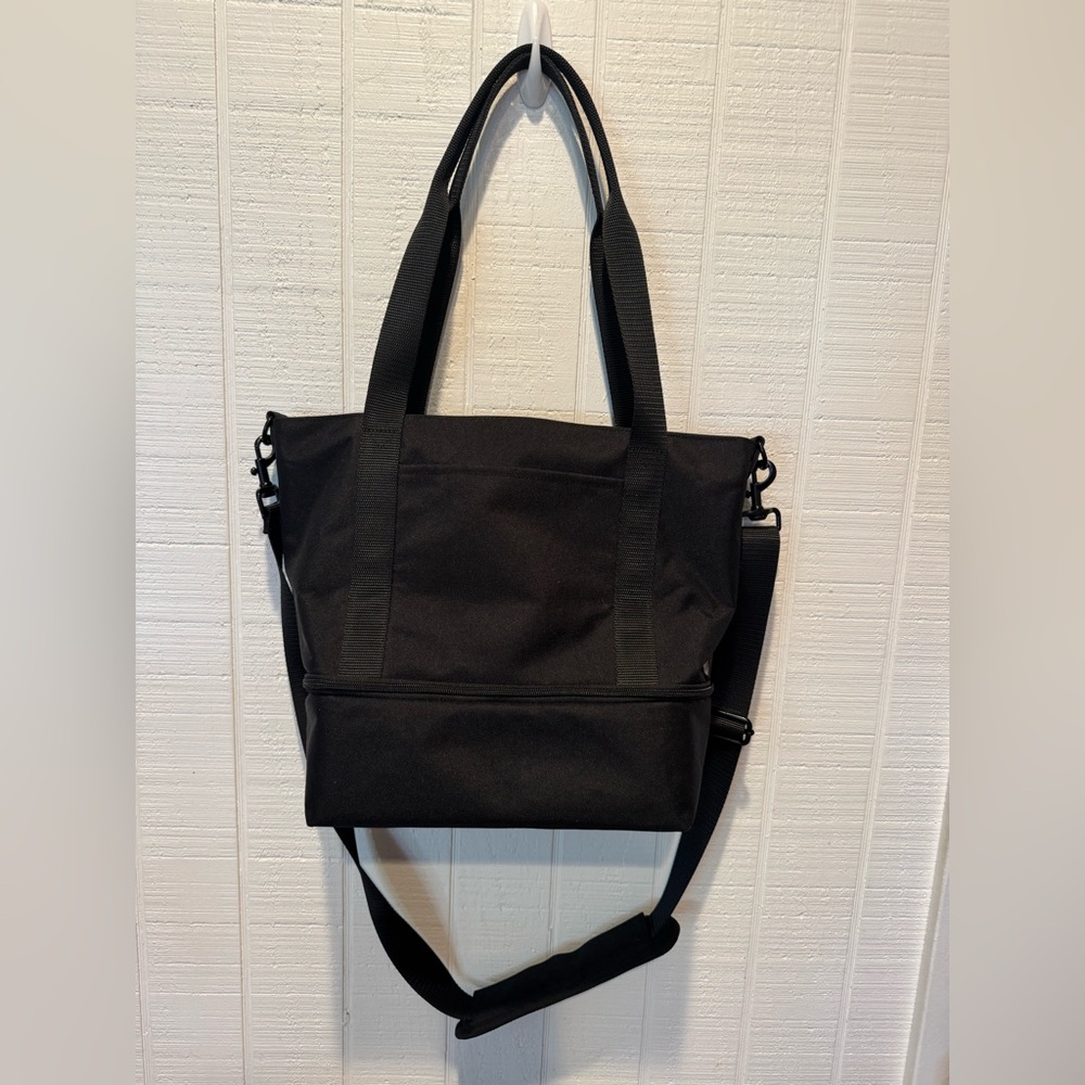 Lo & Sons Black Duffel Bag